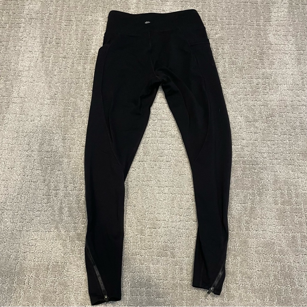 Athleta Salutation Stash Pocket Tight with zippers - S